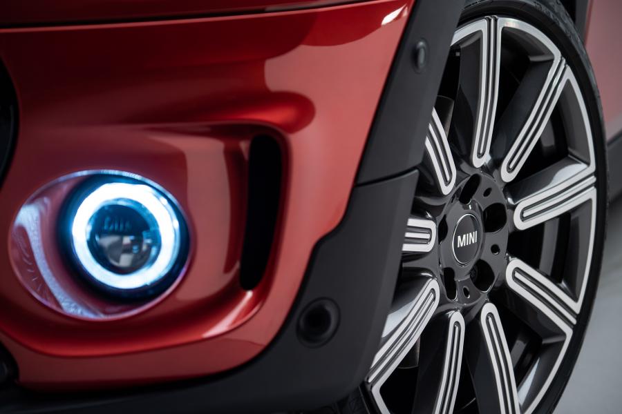 Детали экстерьера Mini Cooper S Clubman (F54) 2019 года  (WW) (фото 33 из 150)